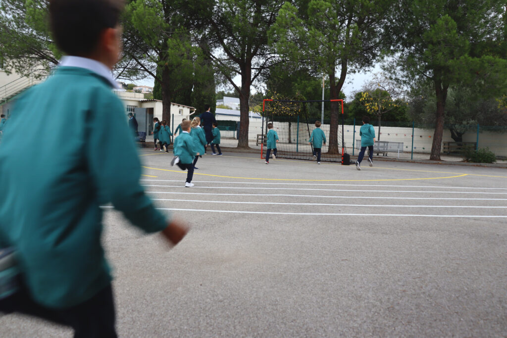 Le sport CE, assisté par les élèves de 3e